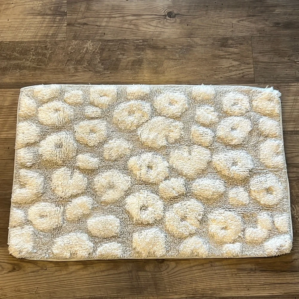 Leopard bathroom rug